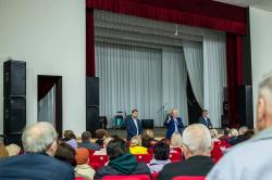 У нас состоялась приятная и конструктивная дискуссия о развитии пригородов муниципия Кишинев в зале, полном людей из Вадул-луй-Водэ.